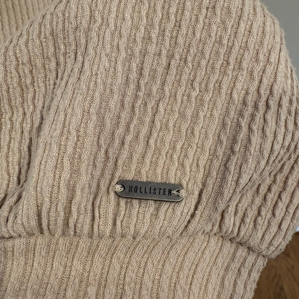 Hollister Boyfriend Shirt - Picture 2 of 4